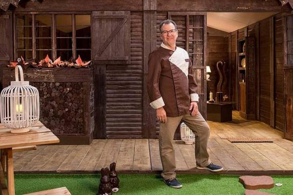 شاهدوا بالصور والفيديو.. منزل من الشوكولا في باريس