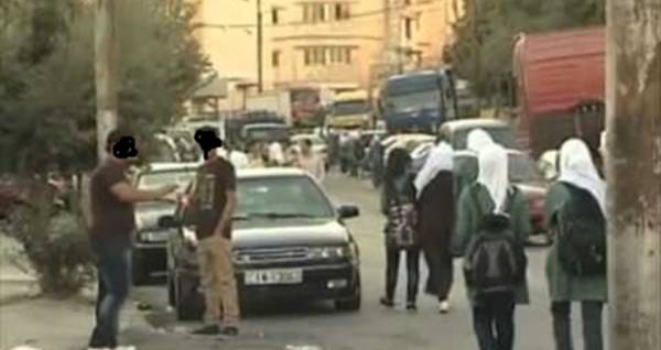 ضبط 24 متسكعا امام مدارس الاناث بالزرقاء