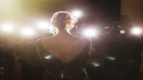 احذروا البحث عن هذه النجمة الحسناء على الإنترنت