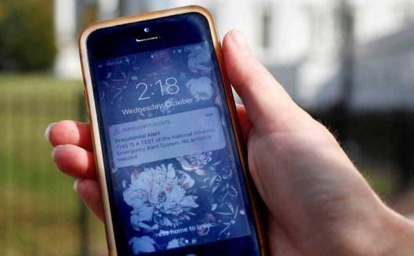 200 مليون رسالة تنبيه بنفس اللحظة.. فماذا قال ترامب؟