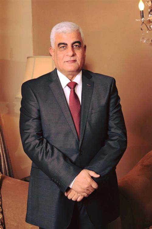 مدير الجمارك السابق وضاح الحمود لـاخبار البلد انا اجلس مع اهلي واقاربي لم اعتقل او يحجز على اموالي وسأقاضي المسيئين!!