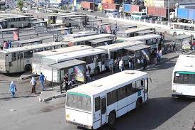 اصحاب حافلات النقل في الطفيلة يطالبون بحل مشاكل النقل العام