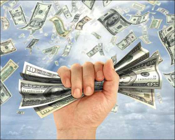 اكتشف بالصدفة أن بطاقة لوتو نسيها في سترته 10 أشهر ربحت 1.75 مليون دولار!