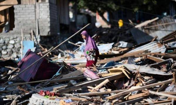 العثور على نحو ألفي جثة بعد زلزال اندونيسيا والتسونامي