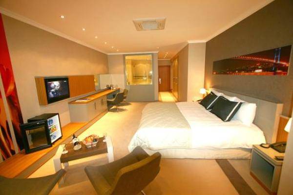 إغلاق فندق في البحر الميت واخلاء 164 نزيلا بسبب تلوث المياه