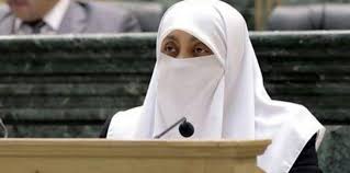 اسئلة حساسة على مكتب رئيس جامعة مؤته توجهها النائب هدى العتوم (صور)