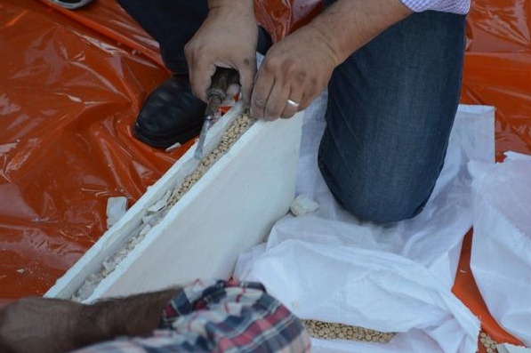 مكافحة المخدرات تكتشف طريقة جديدة في تهريب المخدرات  شاهد الصور