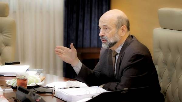 قبل التعديل الوزاري .. ماذا طلب الرزاز من وزرائه ؟؟