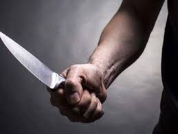 القبض على طاعن الستيني وهو يقرأ الفاتحة عند قبر والدته