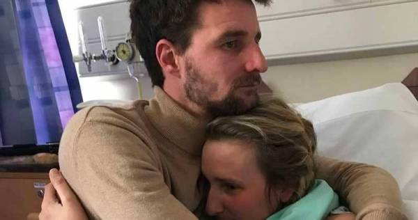 فتاة تم مسح ذاكرتها كليا.. وتعود للحياة بـدماغ أبيض