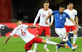 لحظات درامية تسعف إيطاليا لتجاوز بولندا