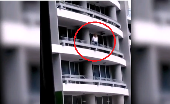 بالفيديو والصور .. مشهد مُرعب .. أرادت التقاط “سيلفي” من الطابق الـ(27) فسقطت وماتت على الفور