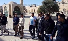 عضو كنيست متطرف يقود اقتحاما استفزازيا لباحات الأقصى