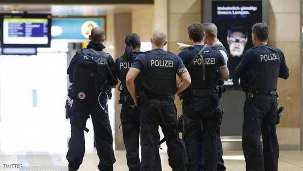 احتجاز رهينة وإطلاق نار.. والشرطة الألمانية تغلق المنطقة