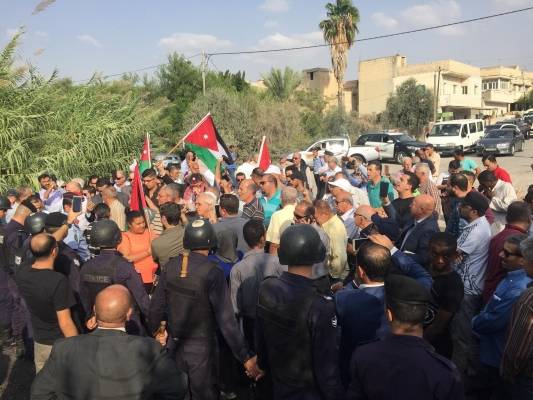 ناشطون قرب الباقورة والغمر للمطالبة باستعادتها (صور)