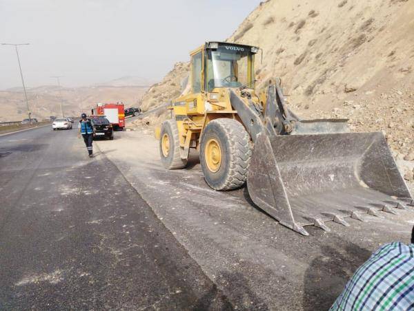 انهيار صخري في طريق عمان  إربد (صور)