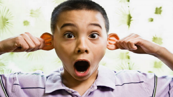 غابة فطرية تنمو داخل أذن رجل! (فيديو)