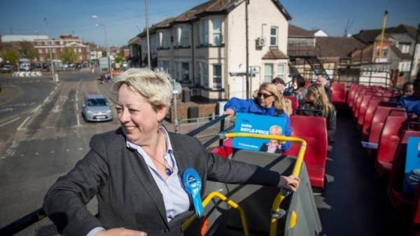 منصب غير مسبوق.. وزيرة لمكافحة الانتحار