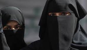 رسميا.. الحكومة الجزائرية تحظر النقاب في أماكن العمل