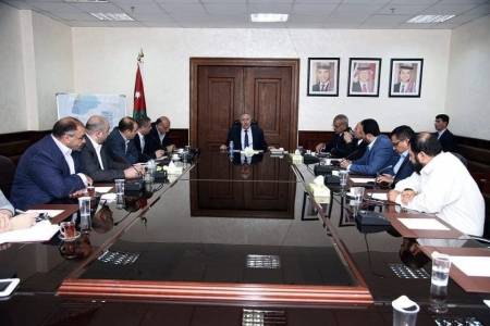 الصحة والاطباء تتفقان .. رفع الحوافز وحل قضية المقيمين وحملة الشهادات وتعيين اطباء