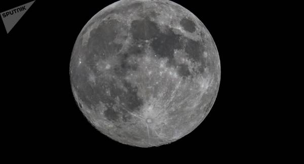 بيع قطعة من القمر في مزاد بسعر خيالي