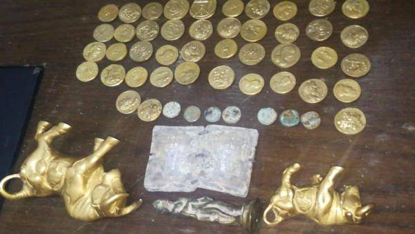 إحباط محاولة بيع قطع ذهبية قد تكون أثرية
