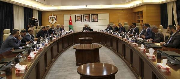 الرزاز مستمرون بالحوار مع نقابة المعلمين