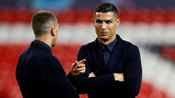 قبيل موقعة الأولد ترافورد.. رونالدو يصر على أنه مثال في أرض الملعب وخارجه