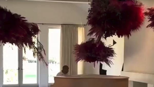 كاني ويست يفاجئ كاردشيان بطريقة مميزة ورومانسية (فيديو)