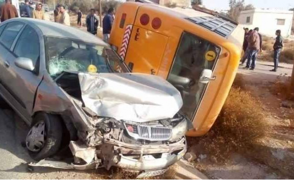 (14) إصابة بحادث بين (4) مركبات وحافلة مدرسية