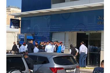 السجن 15 عاما للمتهم بالسطو على البنك العربي فرع شارع مكة