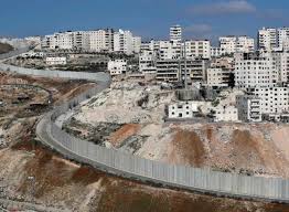 الاحتلال يستولي على آلاف الدونمات لتوسيع شارع