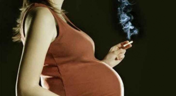 تدخين الحوامل يسرع البلوغ ويضر بالمراهقين