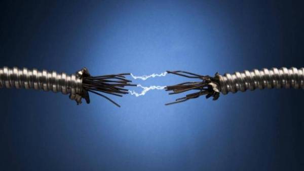 صعقة كهربائية تودي بحياة حدث في الزرقاء