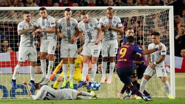 على طريقة الكابتن ماجد.. تصدي خرافي لركلة ثابتة في أبطال أوروبا