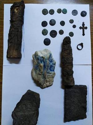 القبض على شخصين بحوزتهما قطع أثرية بالرصيفة