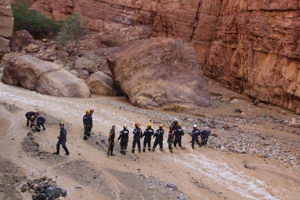 الدفاع المدني يوسع عمليات البحث للعثور على الطفلة المفقودة