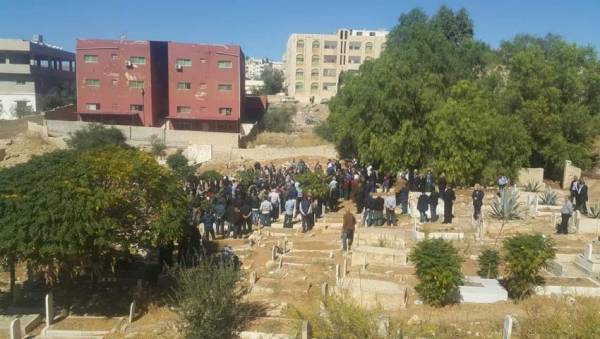 عائلتا ابو سيدو والعزة تشيعان أخر جثامين ضحايا رحلة الموت