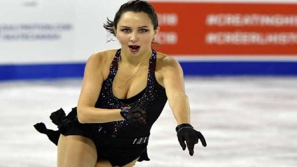 الحسناء الروسية تفوز بجائزة للتزحلق الفني على الجليد (فيديو)