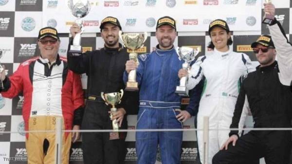 سائقة سعودية تدخل التاريخ في حلبات سباق السيارات