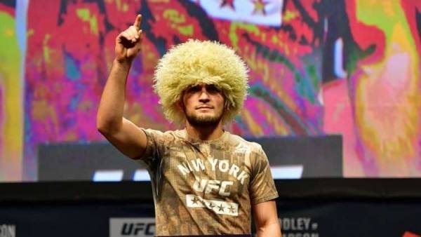 بالفيديو.. الروسي حبيب نورمحمدوف في ضيافة أردوغان وزوجته