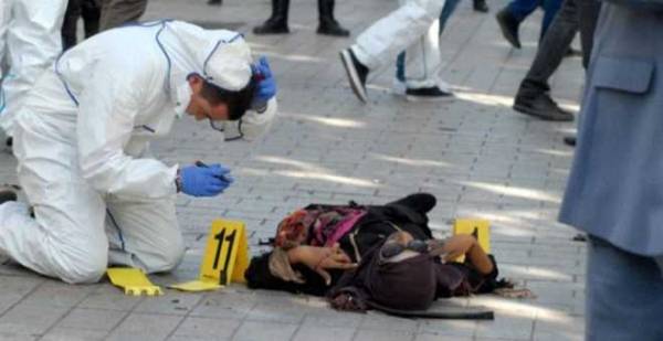 لقاء مع والدة الانتحارية التونسية ..صور وتفاصيل