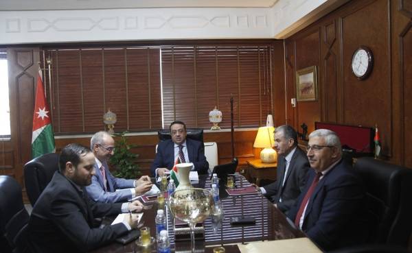 الحكومة تبدأ بمراجعة المخالفات الواردة في تقرير ديوان المحاسبة