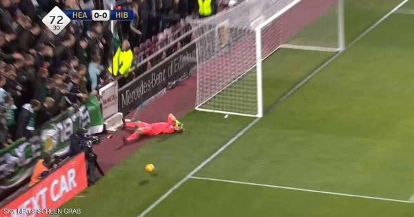 الجماهير تصيب حارسا ومدربا بـديربي الشغب الإسكتلندي