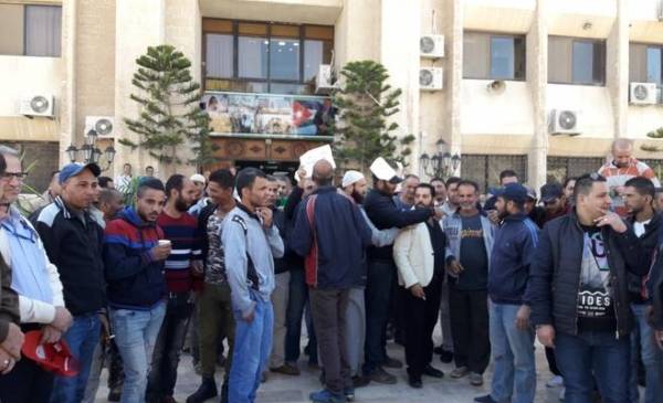 عمال وطن ينضمون لإضراب موظفي البلديات