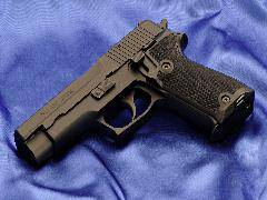 الامن يبحث عن شخص اطلق النار على احد اصحاب المحال التجارية في المدينة الرياضية