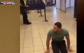 بعد الإهانة وانتشار الفيديو.. رجل مشلول يقاضي مطارا دوليا