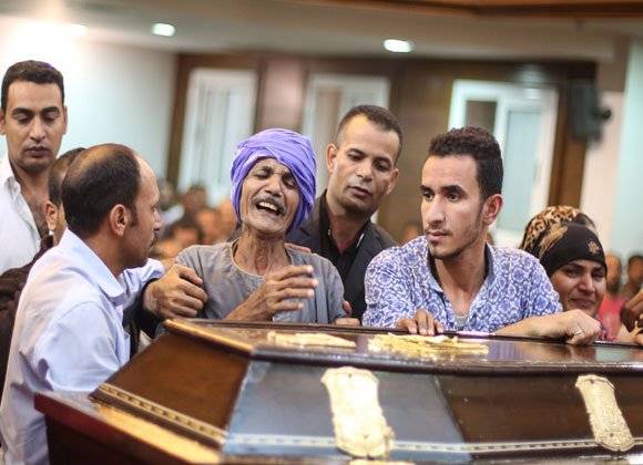 غضب وحسرة بين أهالي ضحايا حافلة كانت تقل أقباطا ًعائدين من زيارة أحد الأديرة جنوب مصر