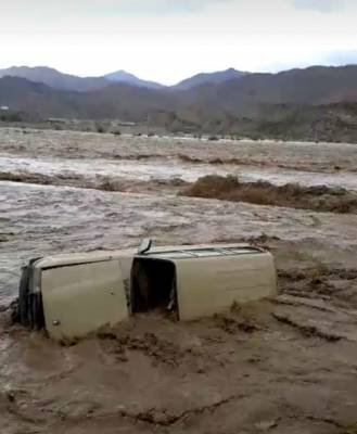 السعودية : سيول لم تحدث منذ 20 عاما.. بسبب الأحوال الجوية (صور وفيديو)