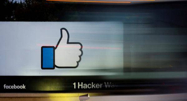 سرقة ونشر 81 ألف محادثة خاصة على فيسبوك